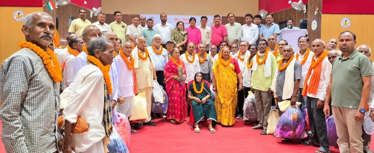 रायपुर : अंतर्राष्ट्रीय वृद्धजन दिवस पर वरिष्ठजनों का आत्मीय सम्मान