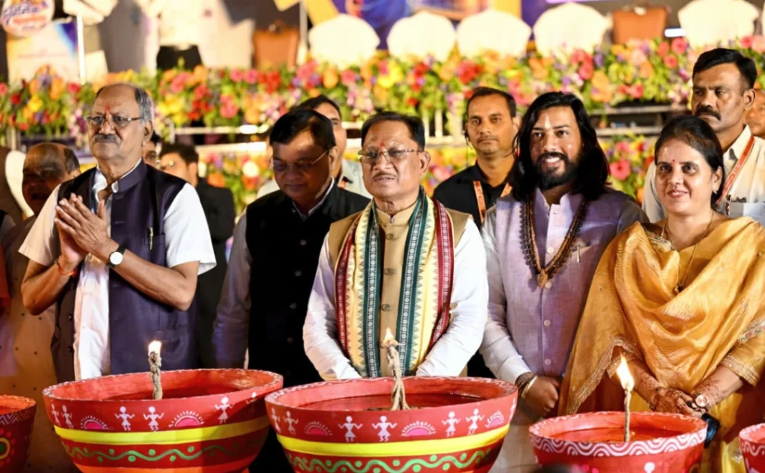 रायपुर : श्रमवीरों के परिश्रम और पसीने से हो रहा समृद्ध छत्तीसगढ़ का निर्माण