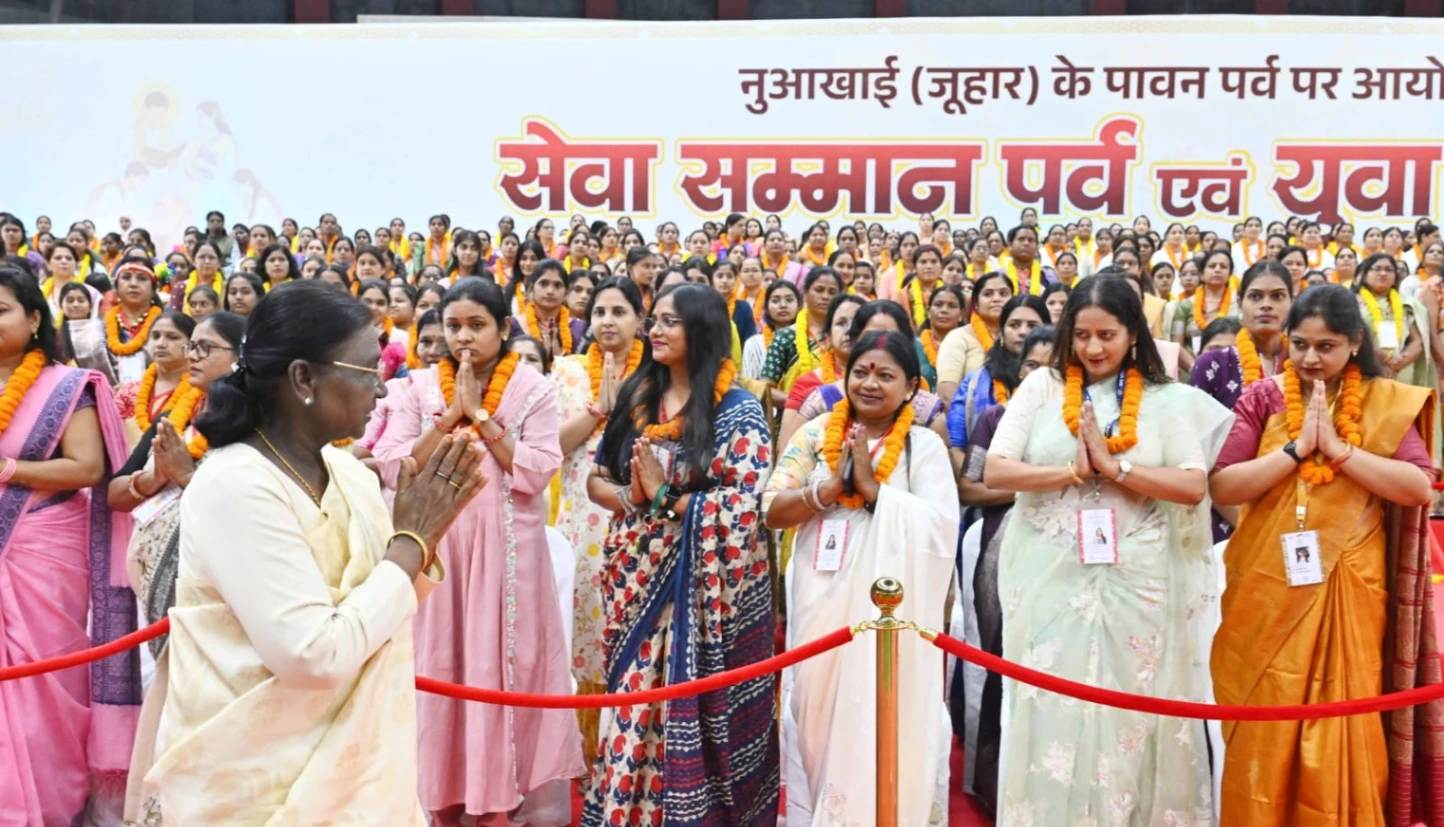 रायपुर:  राष्ट्रपति नुआखाई महोत्सव के अवसर पर आयोजित ‘सेवा सम्मान पर्व’ और ‘युवा प्रबोधन’ कार्यक्रम में शामिल हुईं
