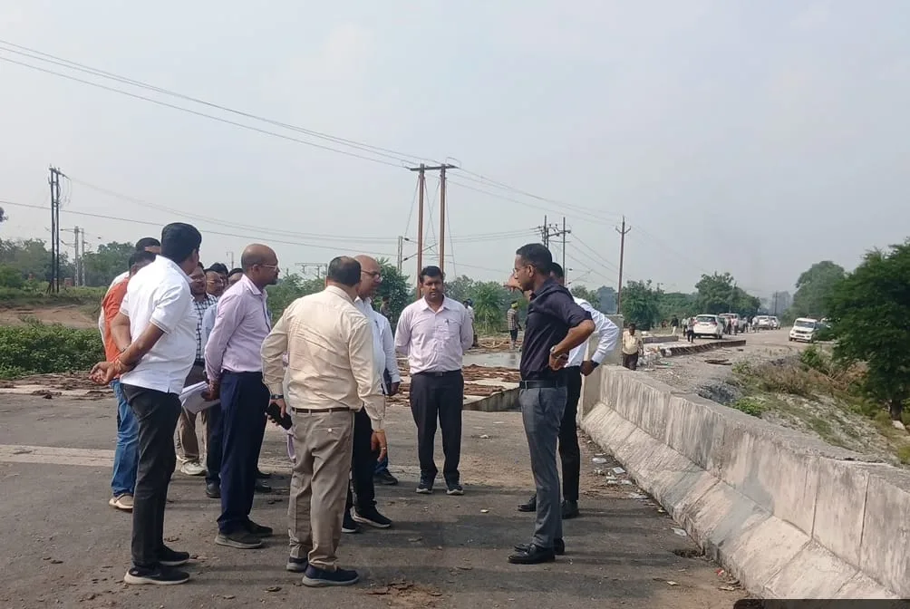 रायपुर : लोक निर्माण विभाग के सचिव ने सड़कों-पुलों के कार्यों का किया निरीक्षण