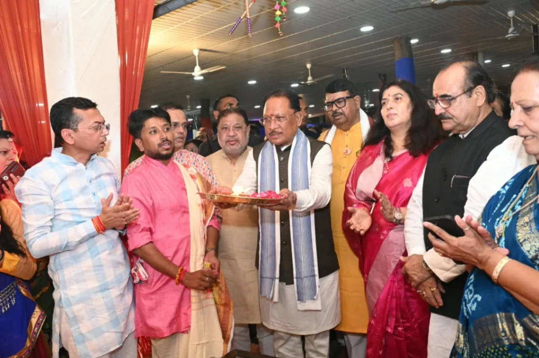 रायपुर : मुख्यमंत्री निवास में गरबा महोत्सव की धूम
