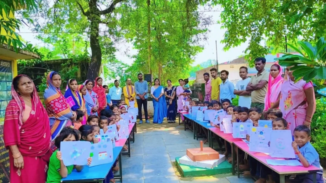 रायपुर : बच्चों ने रंगों और शब्दों में रचा अपने सपनों का भारत