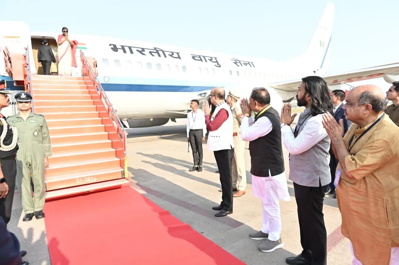 रायपुर : राष्ट्रपति द्रौपदी मुर्मु छत्तीसगढ़ प्रवास के पश्चात रायपुर से हुईं रवाना