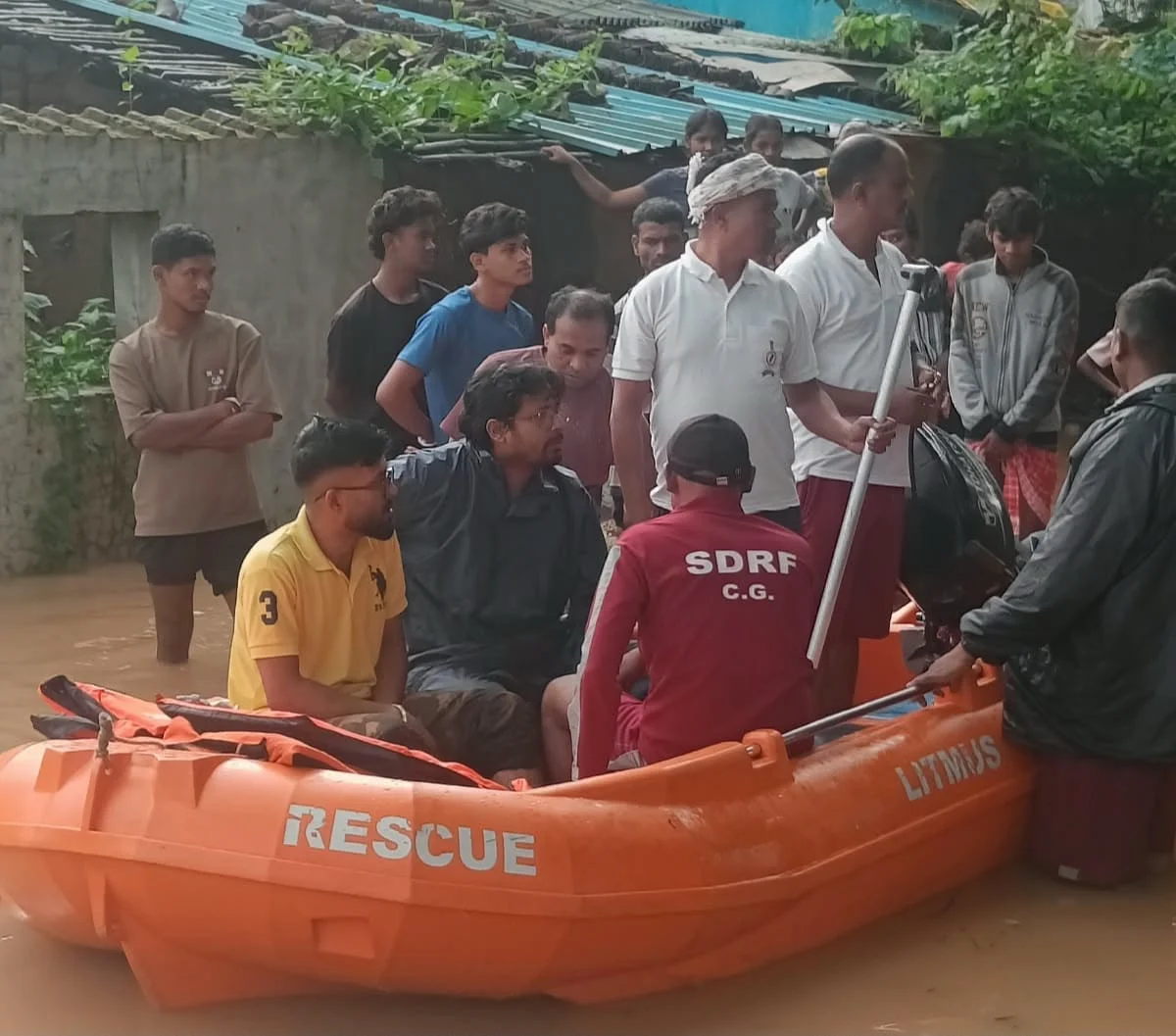 रायपुर : चक्रवाती तूफान 'अर्नब' के असर, बस्तर में डैम से पानी छोड़े जाने के कारण बढ़ी बाढ़ की संभावना