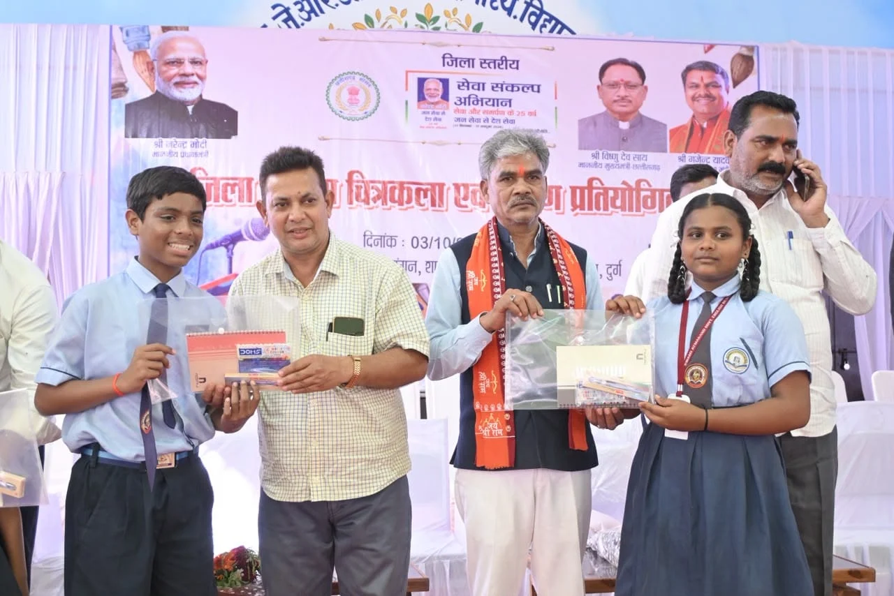 रायपुर : मेरे सपनों का भारत’ में विद्यार्थियों ने रंगों और विचारों से उकेरी विकसित भारत की तस्वीर