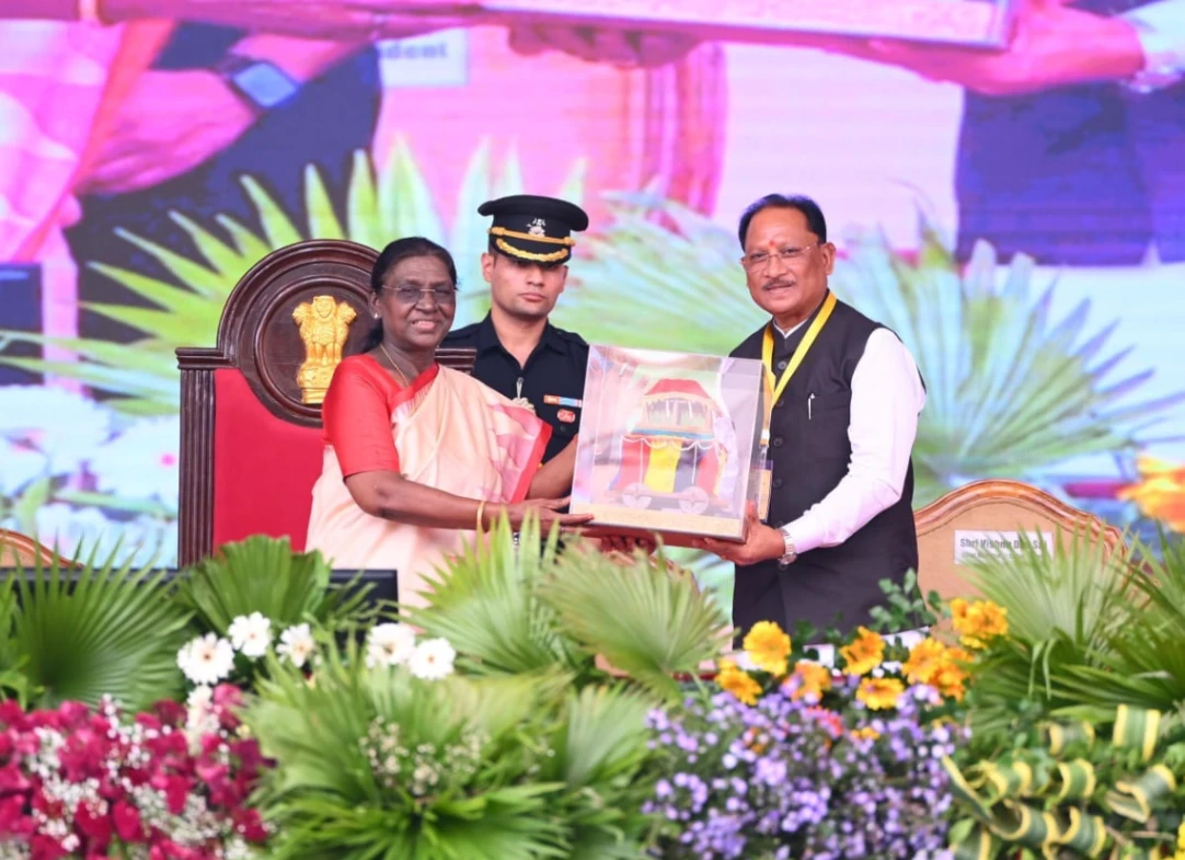 रायपुर : राष्ट्रपति ने बस्तर दशहरा की अनूठी परंपराओं और जनजातीय संस्कृति की सराहना की