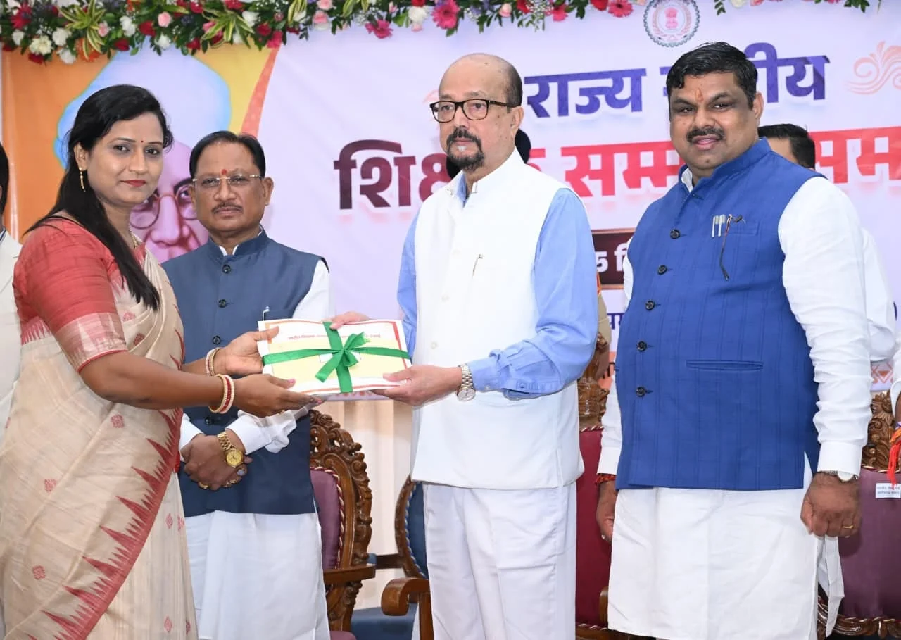 रायपुर : लोकभवन में राज्य स्तरीय शिक्षक सम्मान समारोह का आयोजन
