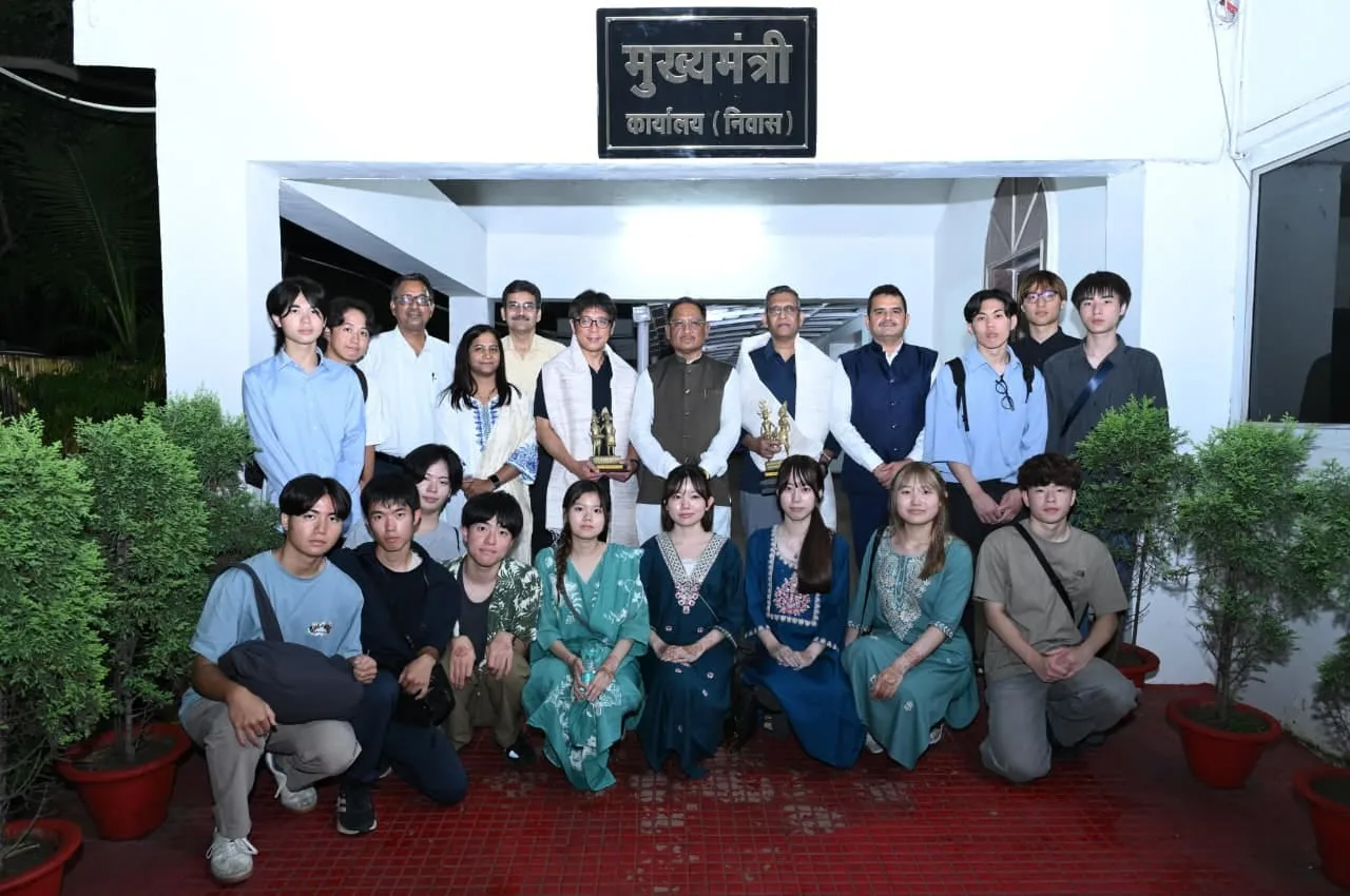 रायपुर: मुख्यमंत्री ने जापानी विद्यार्थियों से किया आत्मीय संवाद