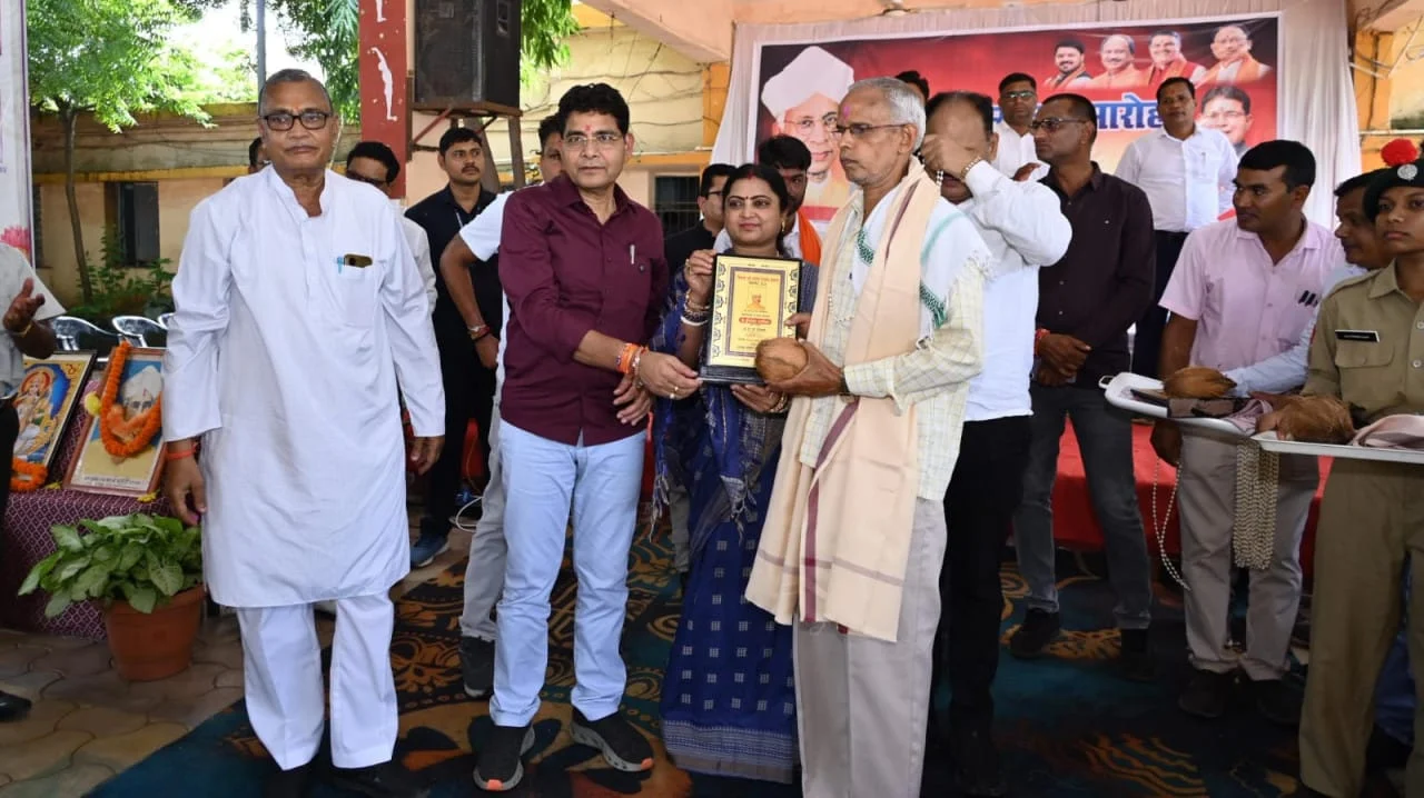 शिक्षकों के मार्गदर्शन से ही संभव है राष्ट्र का सर्वांगीण विकास- मंत्री श्री वर्मा