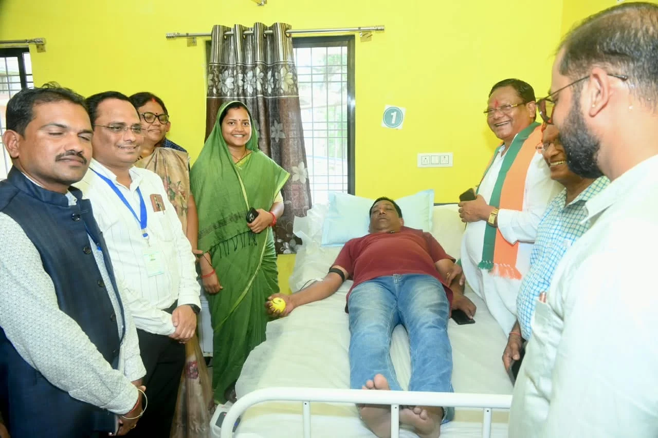 रायपुर : रक्तदान से जरूरतमंदों को मिलता है जीवन का संबल: राजवाड़े